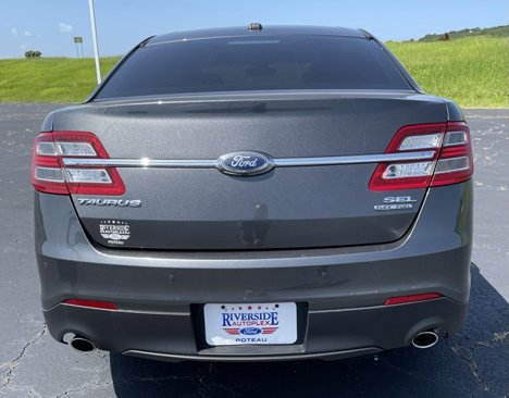 Used 2018 Ford Taurus SEL image 7