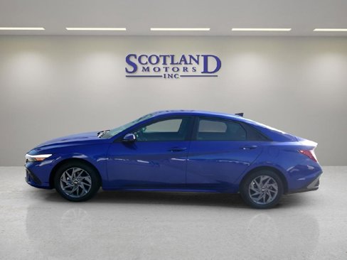 Used 2024 Hyundai Elantra SEL image 1