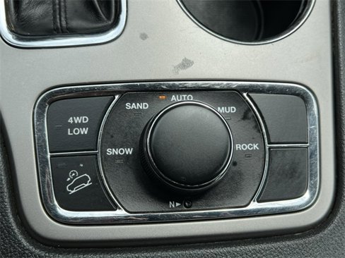Used 2019 Jeep Grand Cherokee Limited image 28