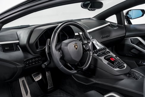 Used 2017 Lamborghini Aventador S image 12
