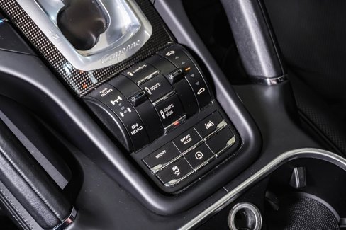 Used 2016 Porsche Cayenne Turbo S image 25