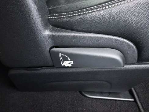 Used 2015 Chrysler Town & Country Touring-L w/ Driver Convenience Group image 46