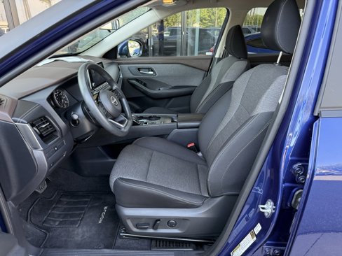 Used 2023 Nissan Rogue SV image 9