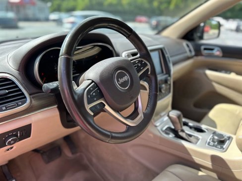 Used 2016 Jeep Grand Cherokee Overland image 12