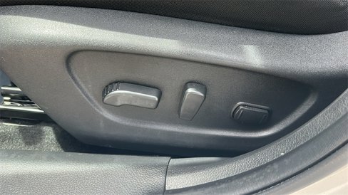 Used 2018 Nissan Rogue SV image 14