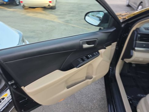 Used 2013 Toyota Camry L image 10