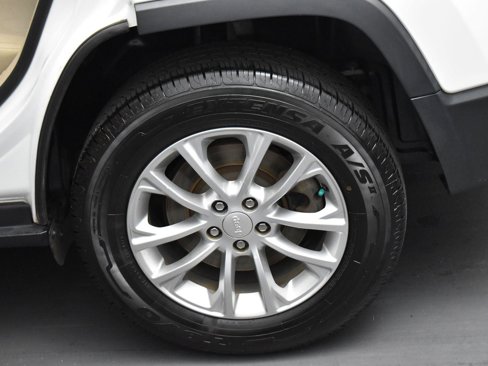 Used 2019 Jeep Cherokee Latitude w/ Popular Appearance Group image 31