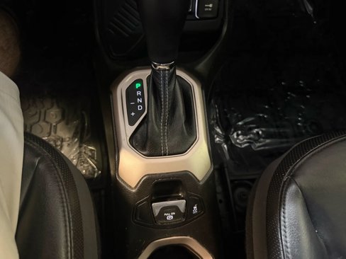 Used 2017 Jeep Renegade Limited image 20