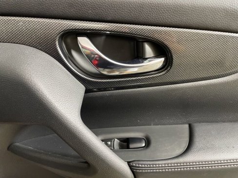 Used 2016 Nissan Rogue SL image 29