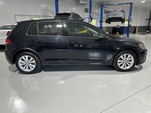 Used 2019 Volkswagen Golf SE image 8