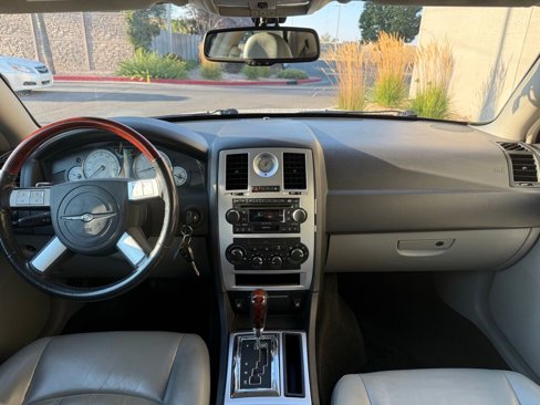 Used 2006 Chrysler 300 C w/ Protection Group II image 10