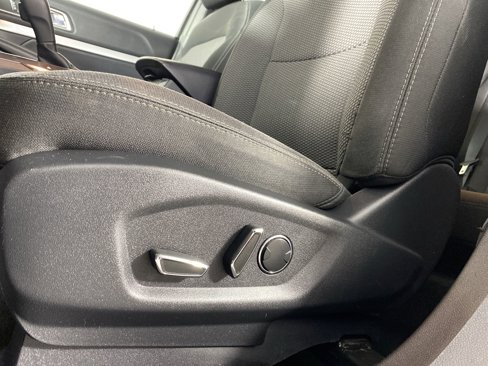 Used 2017 Ford Explorer XLT image 16