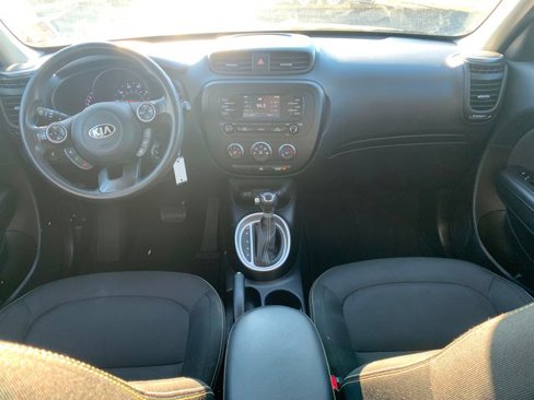 Used 2016 Kia Soul + image 11