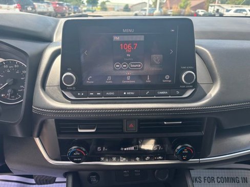 Used 2024 Nissan Rogue SV image 19