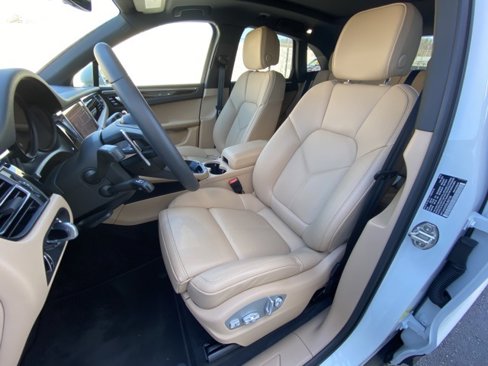Certified 2025 Porsche Macan image 31