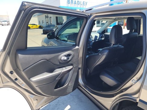 Used 2019 Jeep Cherokee Limited w/ Luxury Group image 20