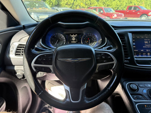 Used 2015 Chrysler 200 Limited w/ Convenience Group image 4