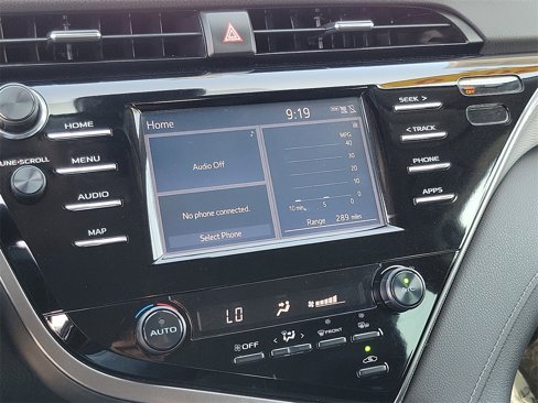 Used 2019 Toyota Camry L image 11