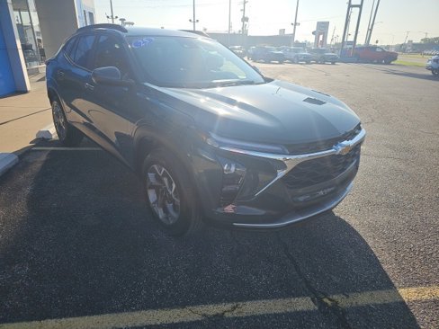 Used 2025 Chevrolet Trax LT image 9