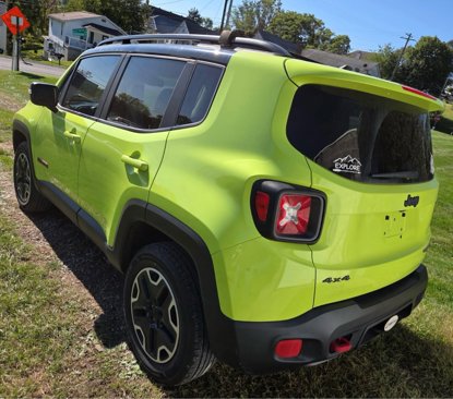 Used 2017 Jeep Renegade Trailhawk w/ Premium Trailhawk Package image 2