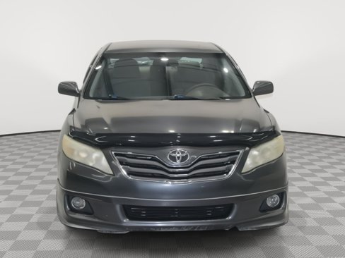 Used 2011 Toyota Camry LE image 2