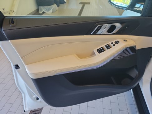 Used 2021 BMW X5 xDrive40i w/ Convenience Package image 15