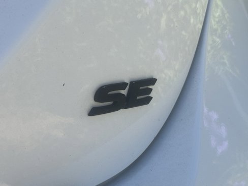 Used 2018 Toyota Camry SE image 24