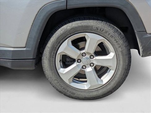 Used 2018 Jeep Compass Latitude image 9