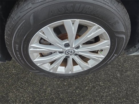 Used 2020 Volkswagen Tiguan S w/ 3rd Row Seat Package image 9