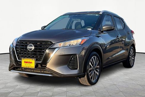 Used 2023 Nissan Kicks SV image 2