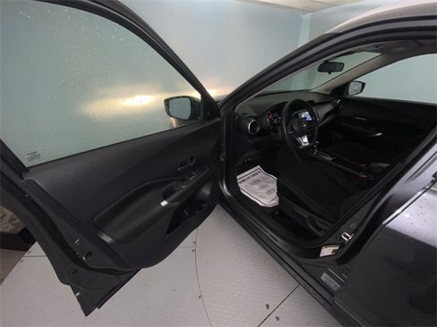 Used 2021 Nissan Kicks SV image 11