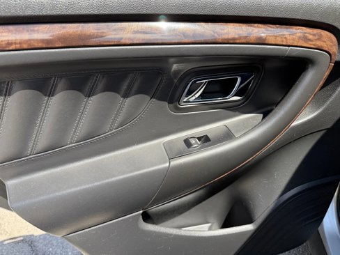 Used 2013 Ford Taurus Limited image 12