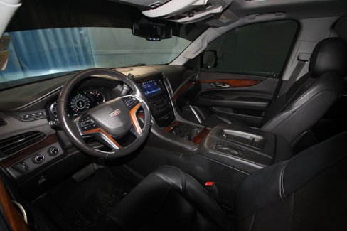 Used 2016 Cadillac Escalade Premium image 2