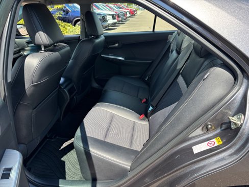 Used 2014 Toyota Camry L image 5