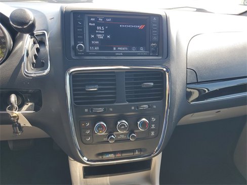 Used 2019 Dodge Grand Caravan SXT image 25