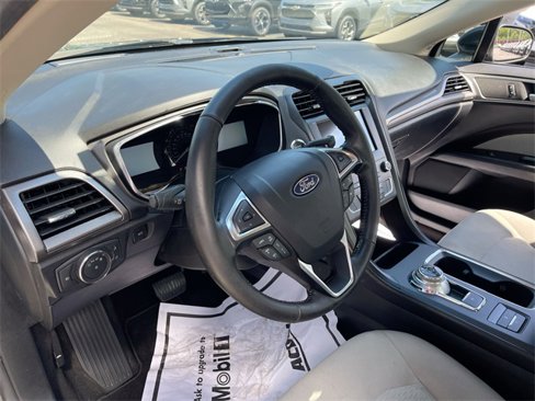 Used 2020 Ford Fusion SE w/ Equipment Group 151A image 10