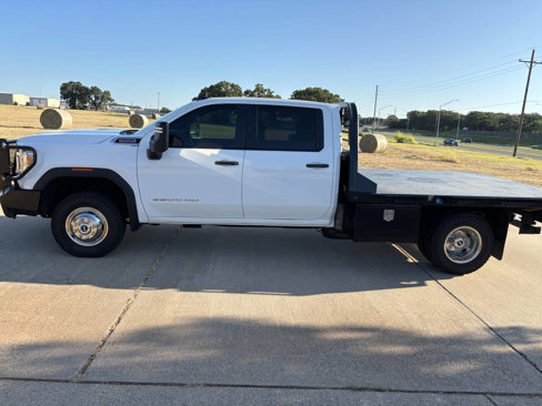 Used 2023 GMC Sierra 3500 Pro w/ Convenience Package image 2