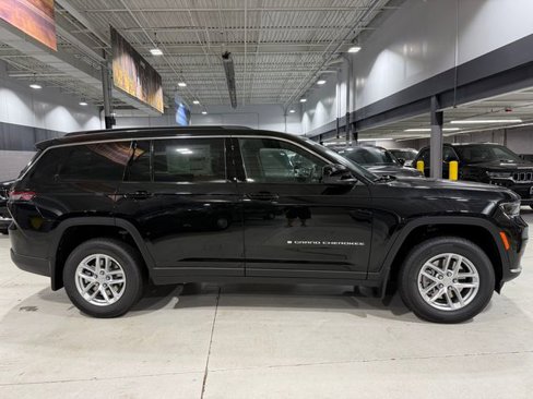 New 2025 Jeep Grand Cherokee L Laredo image 8