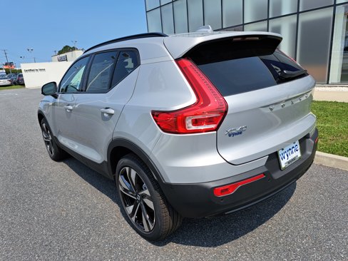 New 2025 Volvo XC40 B5 Plus w/ Climate Package image 4