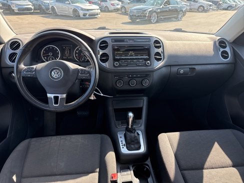 Used 2014 Volkswagen Tiguan S image 8