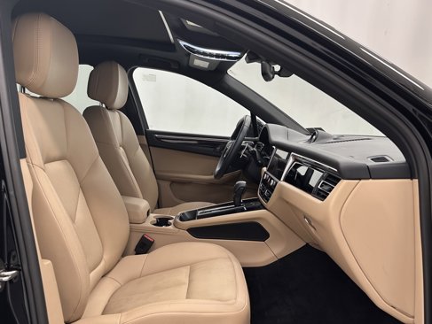 Used 2022 Porsche Macan image 18