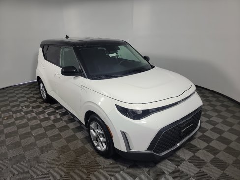 Certified 2023 Kia Soul S image 2
