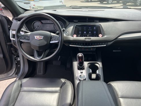 Used 2023 Cadillac XT4 Premium Luxury image 5