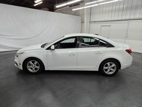 Used 2015 Chevrolet Cruze LT w/ Technology Package image 2
