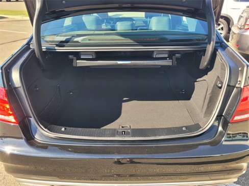 Used 2015 Mercedes-Benz E 400 Sedan w/ Lighting Package image 11