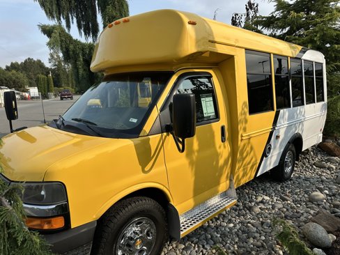 Used 2014 Chevrolet Express 3500 image 2