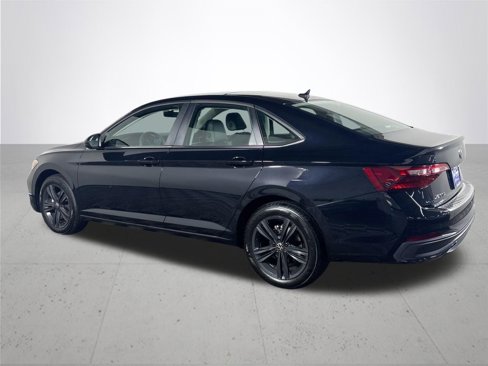 Certified 2024 Volkswagen Jetta SE image 9