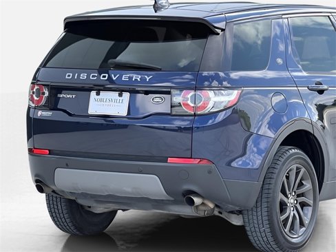 Used 2019 Land Rover Discovery Sport SE image 8