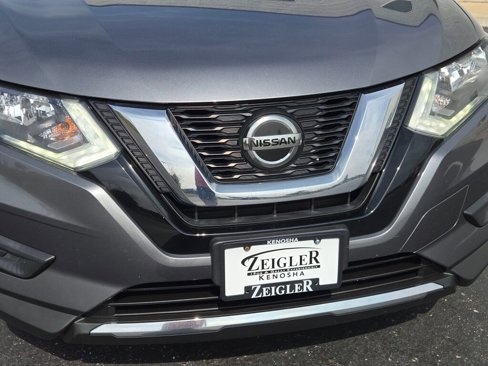 Used 2018 Nissan Rogue S image 5