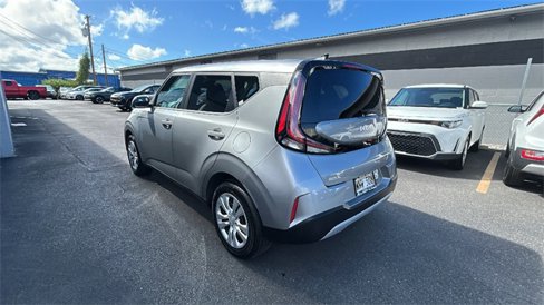 Used 2023 Kia Soul LX image 3